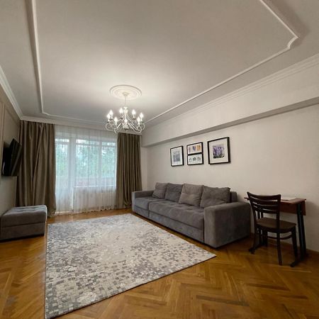 Двухкомнатная Квартира На Арбате Almatı Dış mekan fotoğraf